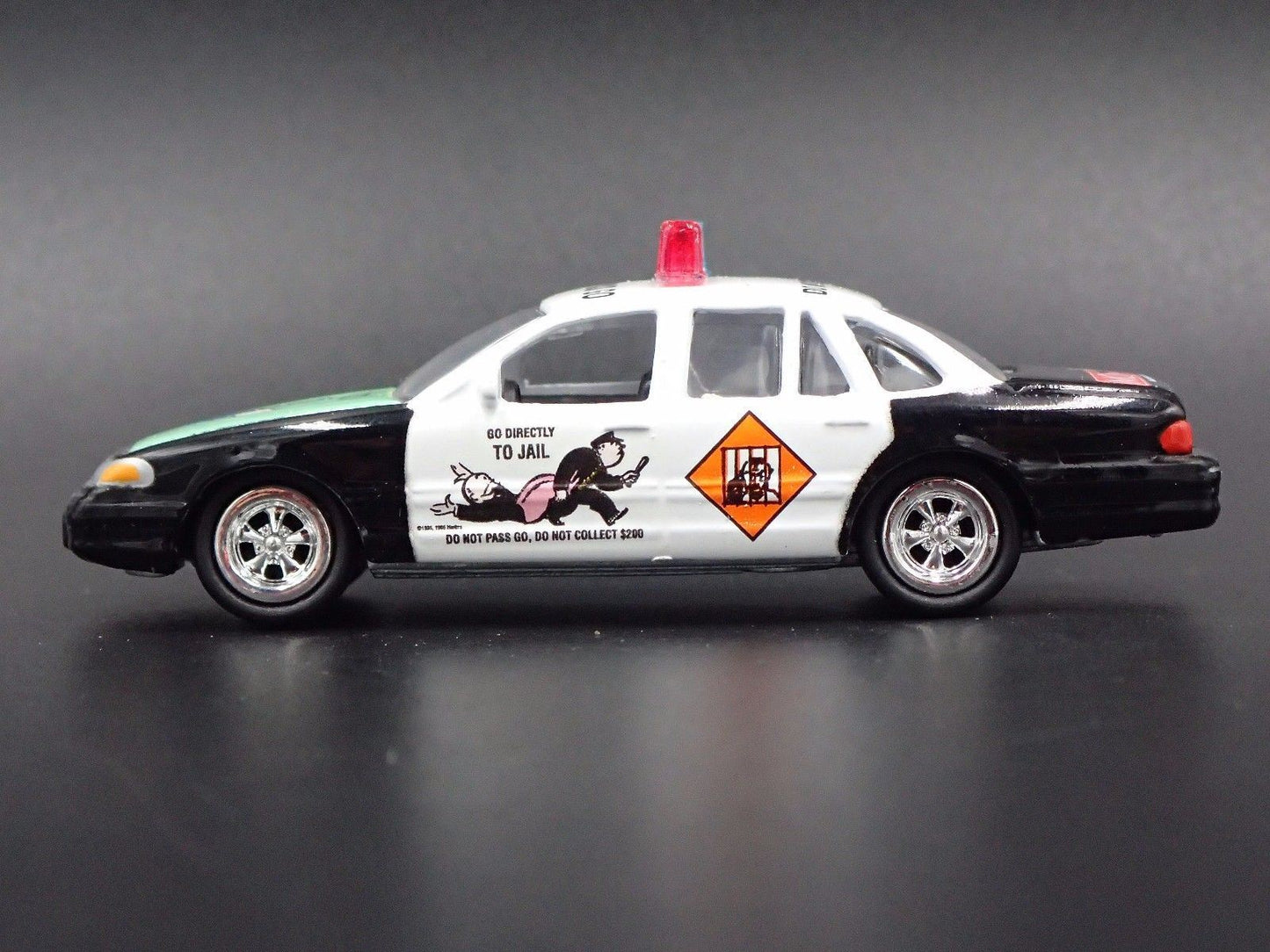 1997 97 FORD CROWN VICTORIA POLICE MONOPOLY CAR 1:64 SCALE DIECAST MODEL CAR