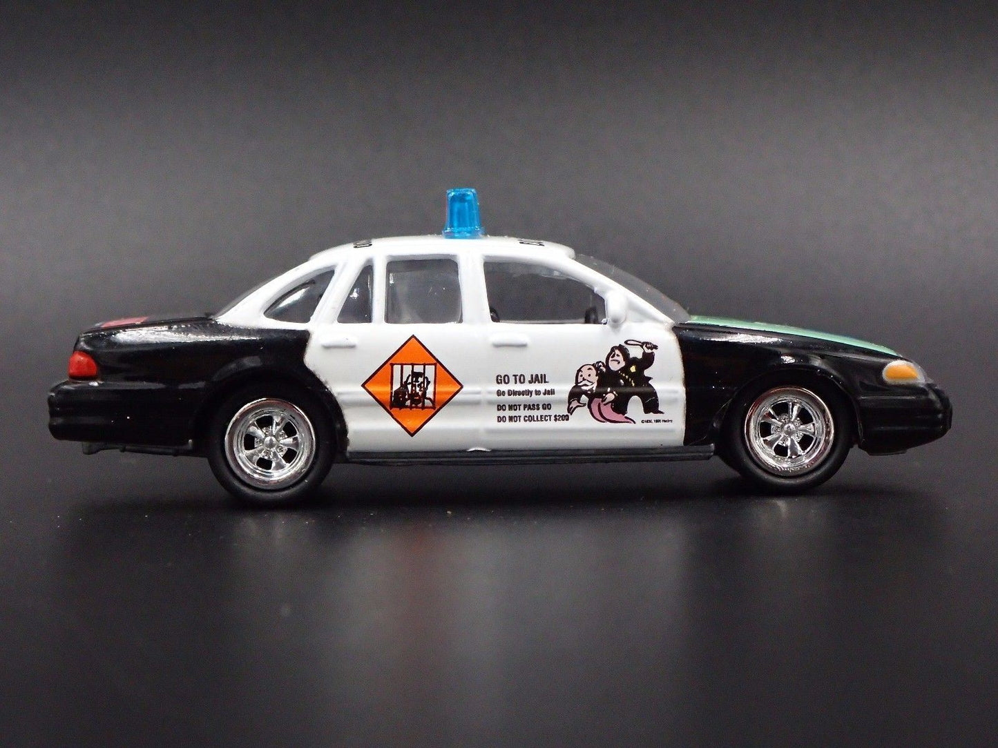 1997 97 FORD CROWN VICTORIA POLICE MONOPOLY CAR 1:64 SCALE DIECAST MODEL CAR