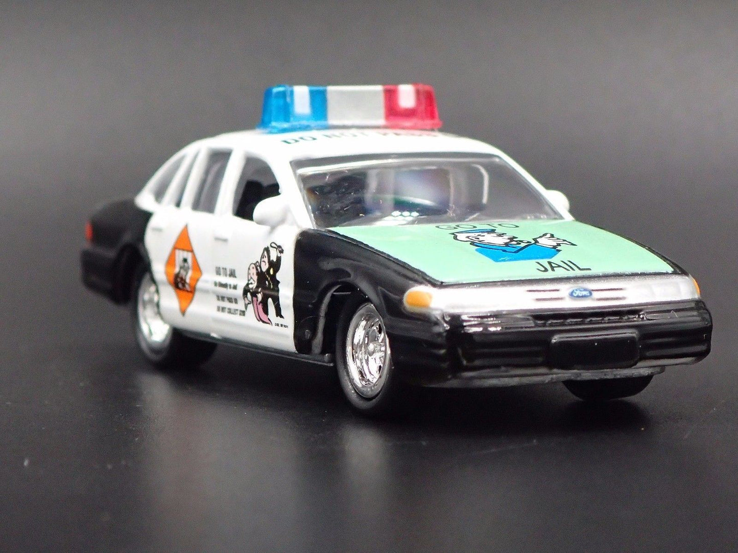 1997 97 FORD CROWN VICTORIA POLICE MONOPOLY CAR 1:64 SCALE DIECAST MODEL CAR