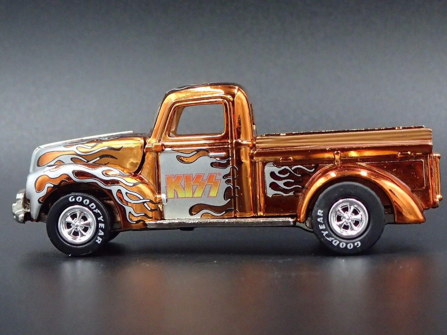 1940 40 FORD PICKUP TRUCK KISS 1:64 SCALE COLLECTIBLE DIORAMA DIECAST MODEL CAR
