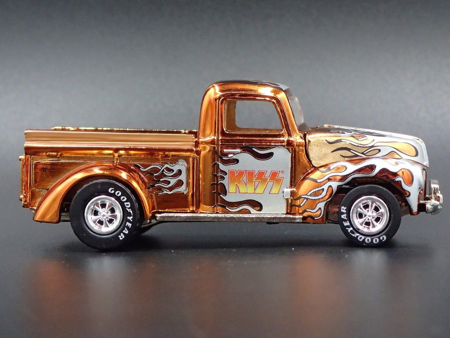 1940 40 FORD PICKUP TRUCK KISS 1:64 SCALE COLLECTIBLE DIORAMA DIECAST MODEL CAR