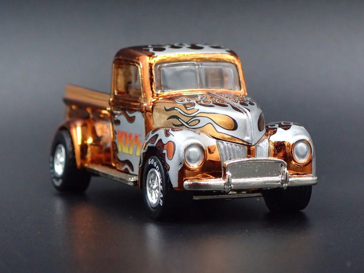 1940 40 FORD PICKUP TRUCK KISS 1:64 SCALE COLLECTIBLE DIORAMA DIECAST MODEL CAR