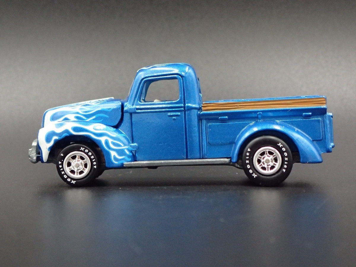 1940 FORD PICKUP TRUCK RARE 1:64 COLLECTIBLE DIORAMA DIECAST MODEL CAR-Burning Rubber Toy Company