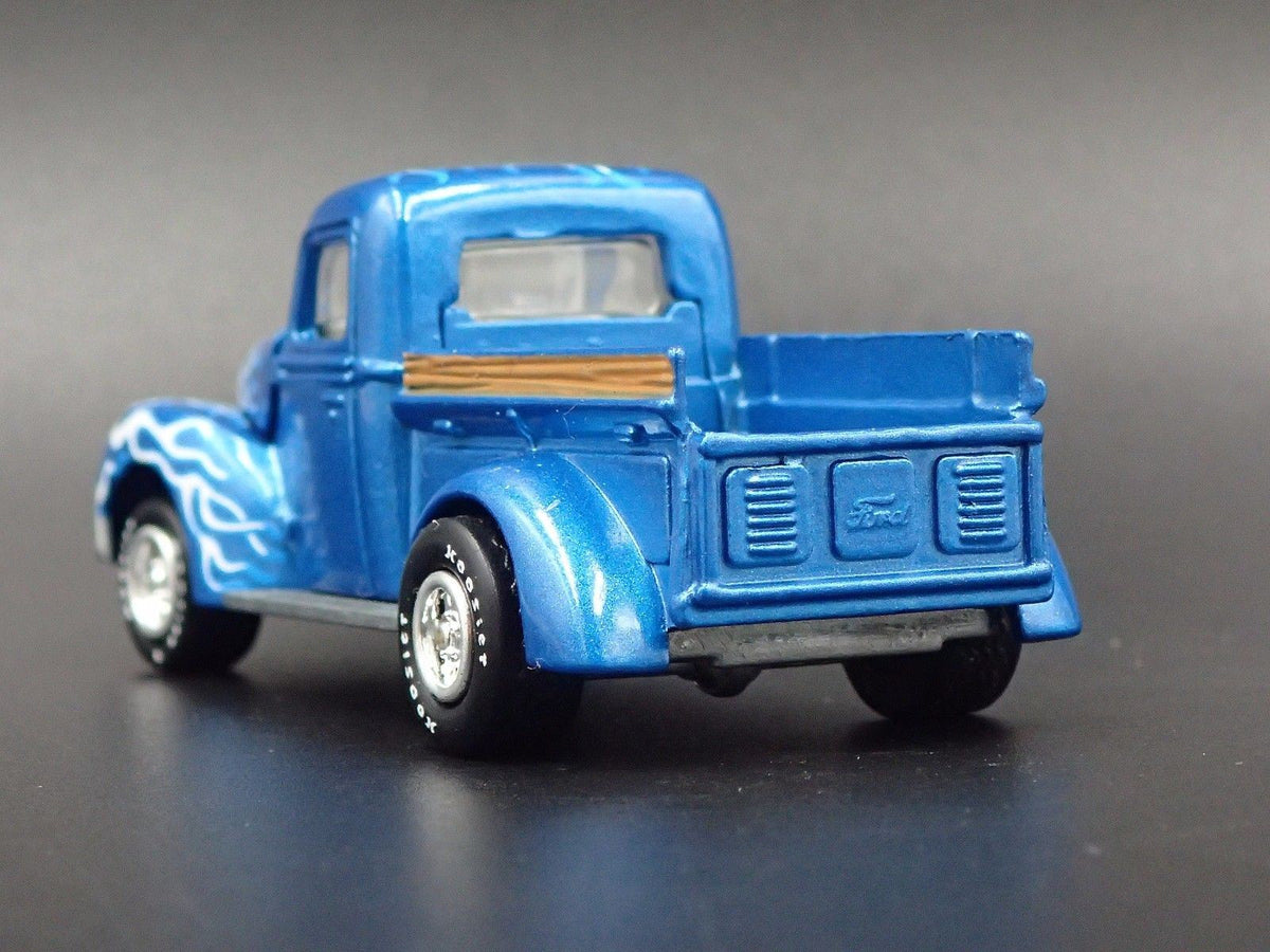 1940 FORD PICKUP TRUCK RARE 1:64 COLLECTIBLE DIORAMA DIECAST MODEL CAR-Burning Rubber Toy Company