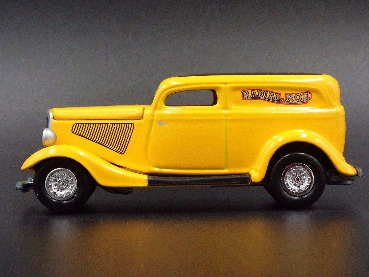 1933 33 FORD PANEL DELIVERY 1:64 SCALE COLLECTIBLE DIORAMA DIECAST MODEL CAR-Burning Rubber Toy Company