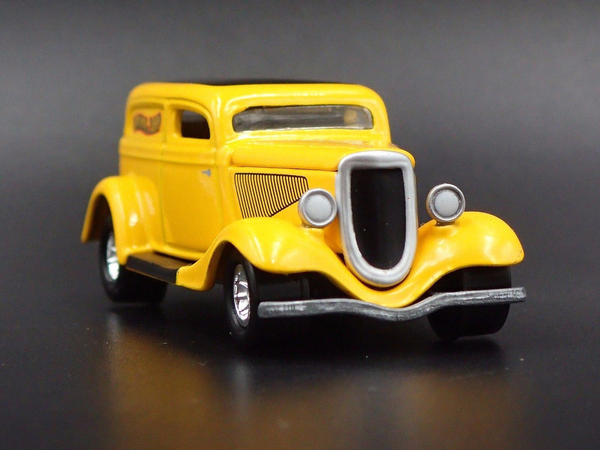 1933 33 FORD PANEL DELIVERY 1:64 SCALE COLLECTIBLE DIORAMA DIECAST MODEL CAR-Burning Rubber Toy Company