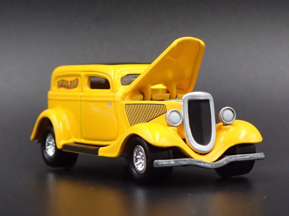 1933 33 FORD PANEL DELIVERY 1:64 SCALE COLLECTIBLE DIORAMA DIECAST MODEL CAR-Burning Rubber Toy Company
