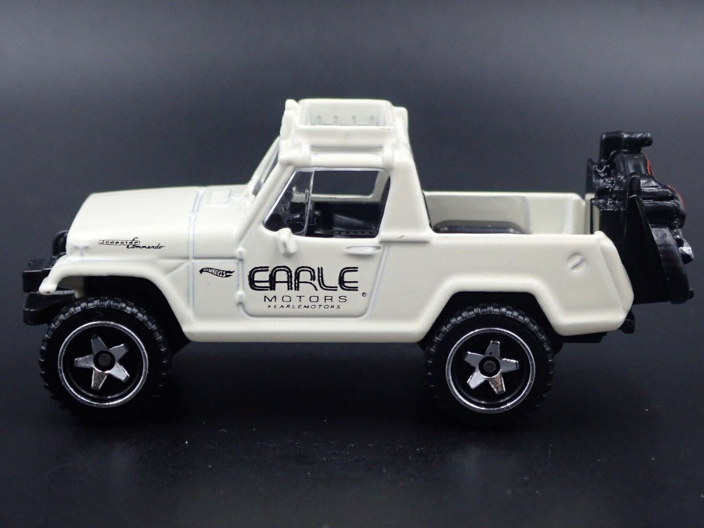 1966 - 1973 JEEP JEEPSTER COMMANDO PICKUP TRUCK 1:64 SCALE DIECAST MODEL CAR