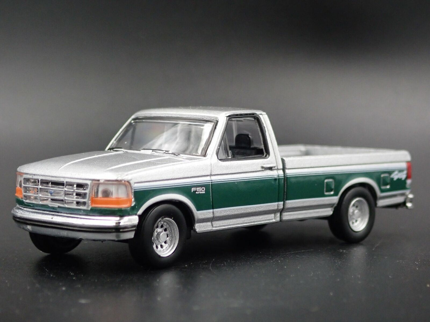 1996 96 FORD F150 XLT PICKUP TRUCK W/ HITCH 1:64 SCALE DIORAMA DIECAST MODEL CAR