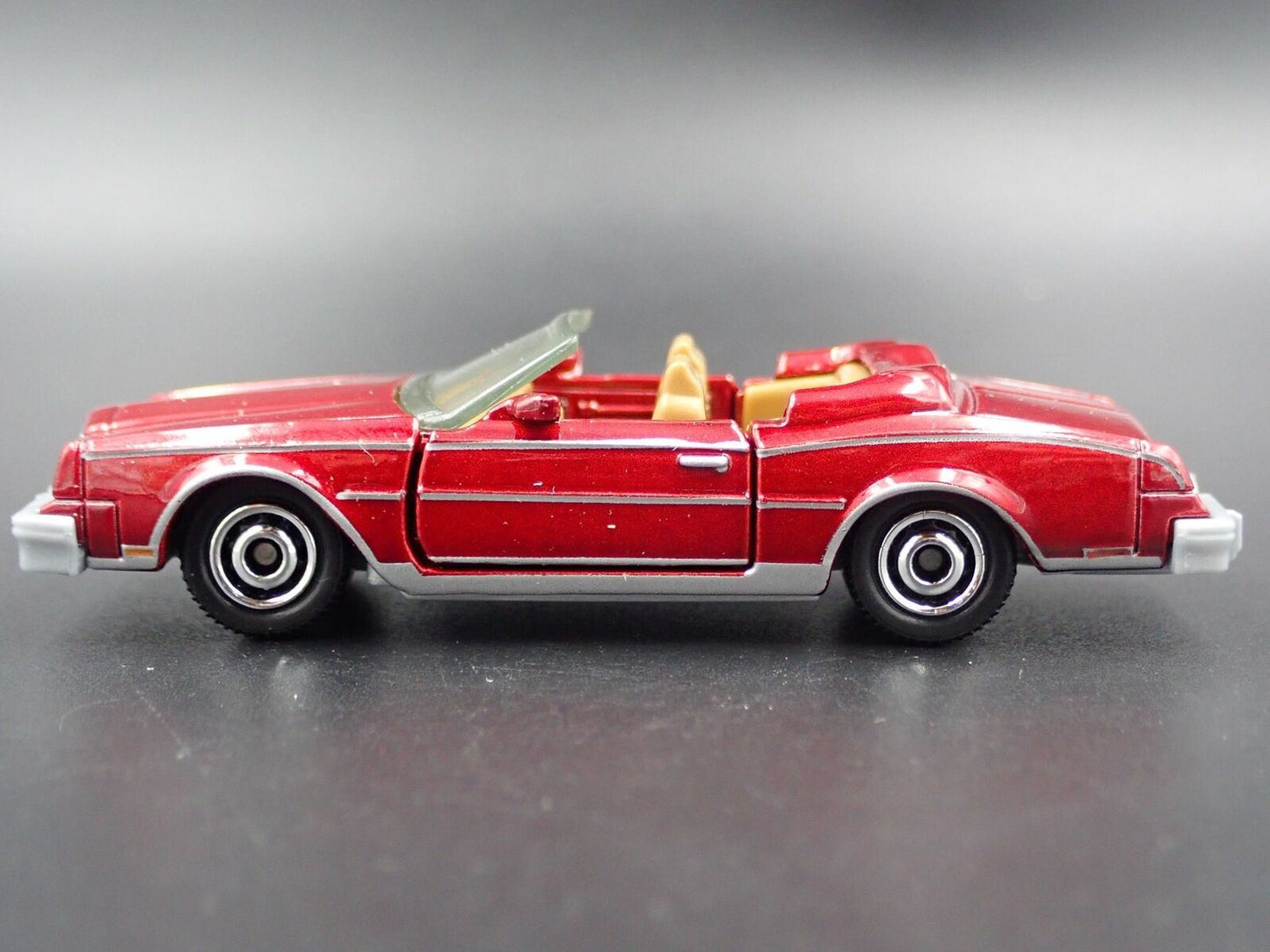 1983 83 BUICK RIVIERA CONVERTIBLE BURGUNDY 1:64 SCALE DIORAMA DIECAST MODEL CAR