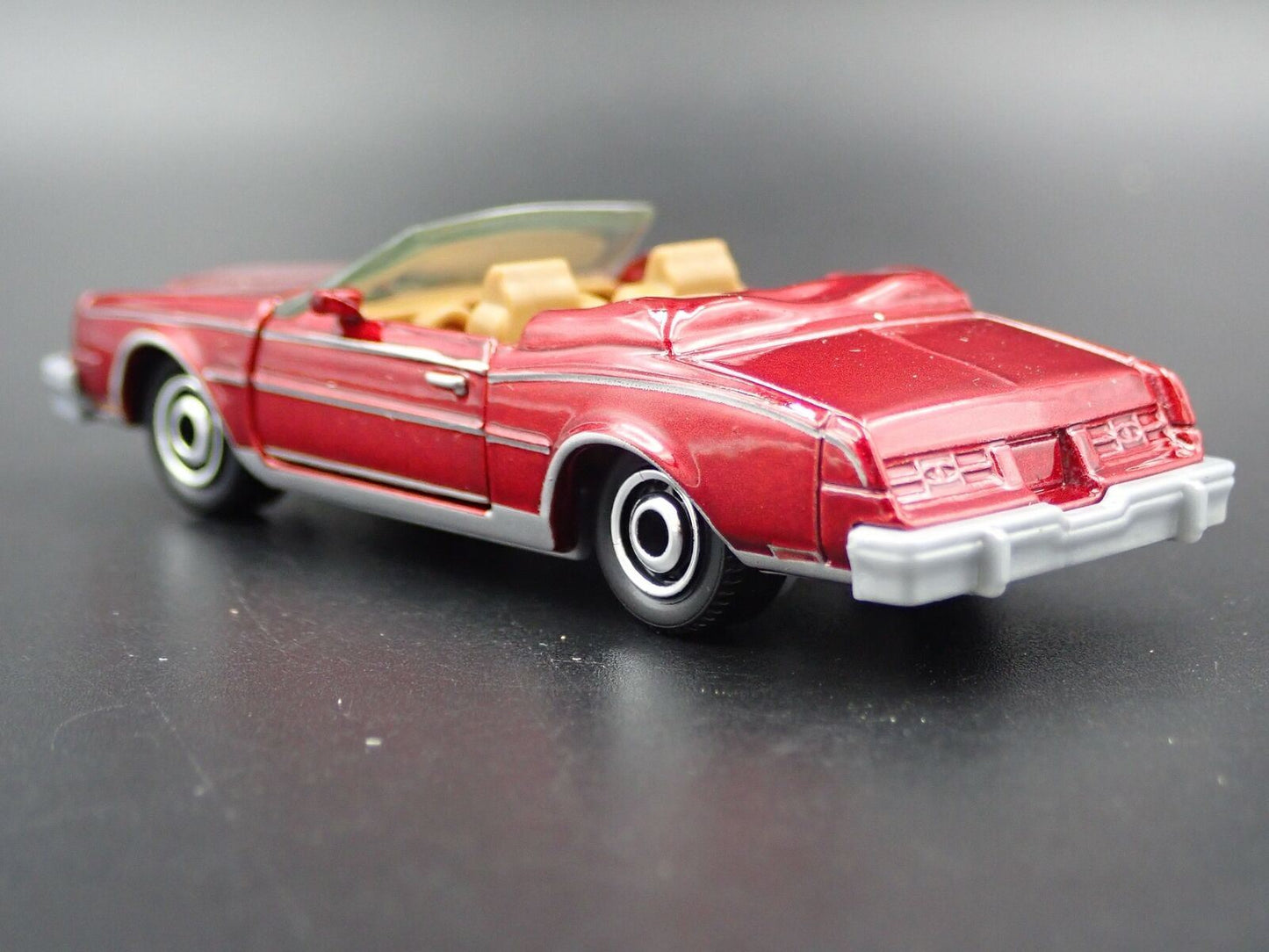 1983 83 BUICK RIVIERA CONVERTIBLE BURGUNDY 1:64 SCALE DIORAMA DIECAST MODEL CAR