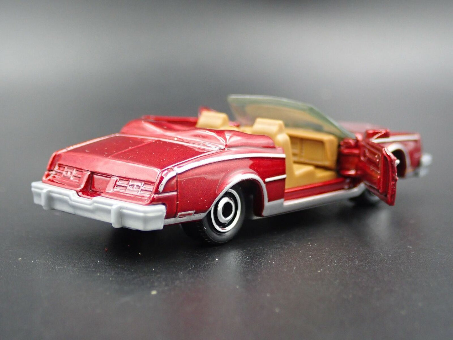 1983 83 BUICK RIVIERA CONVERTIBLE BURGUNDY 1:64 SCALE DIORAMA DIECAST MODEL CAR