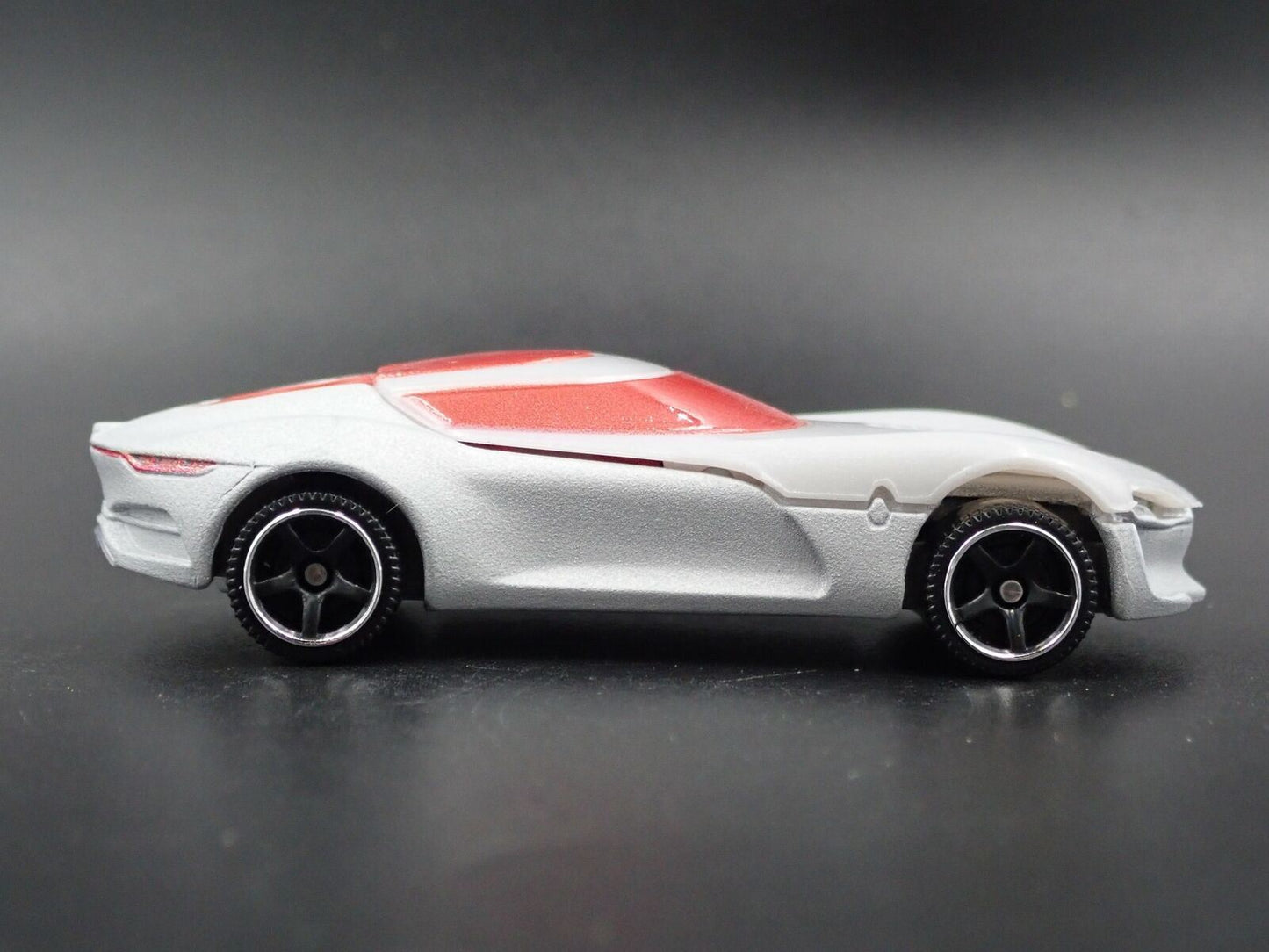 2016 16 RENAULT TREZOR CONCEPT 1:64 SCALE COLLECTIBLE DIORAMA DIECAST MODEL CAR