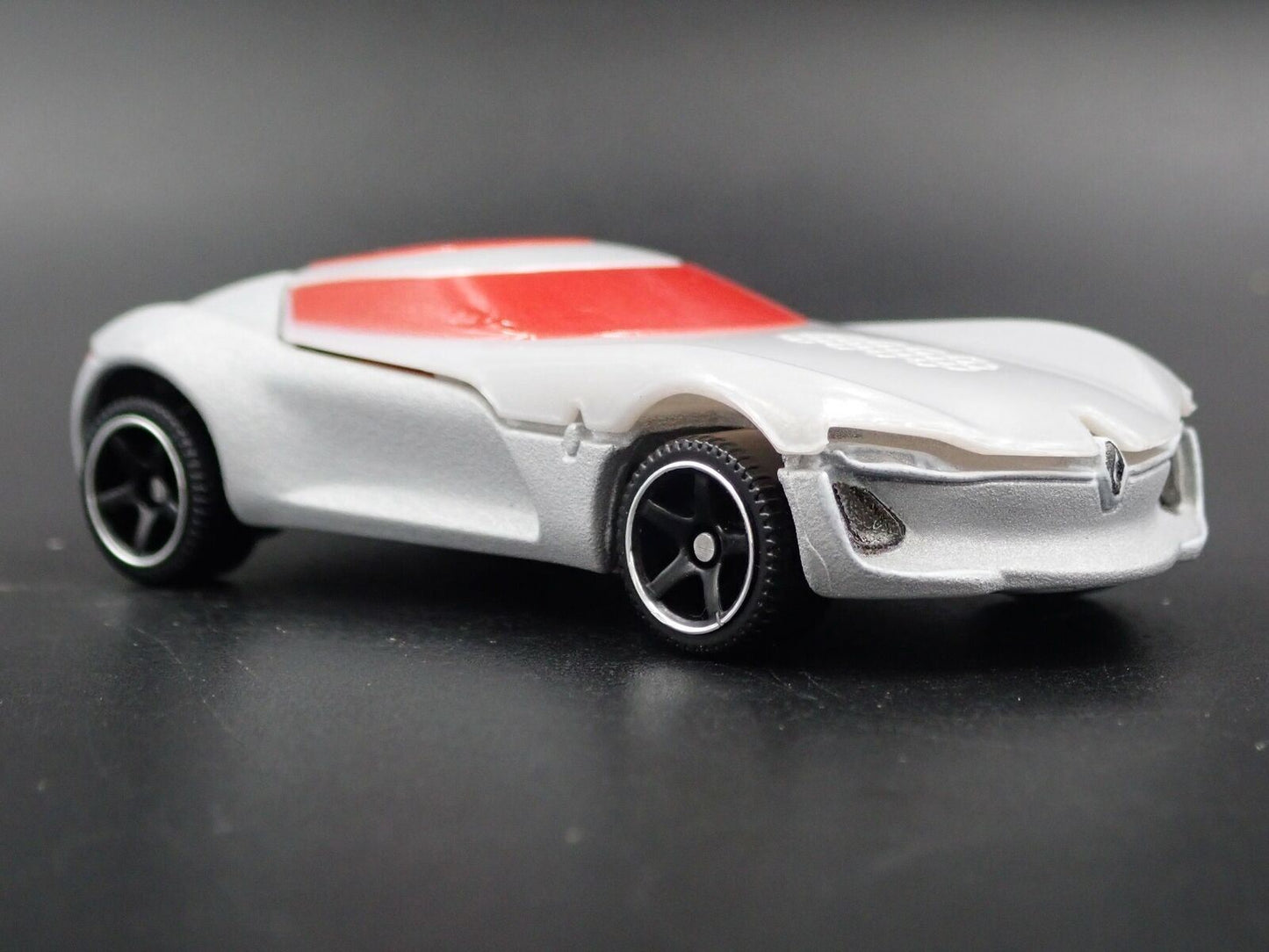 2016 16 RENAULT TREZOR CONCEPT 1:64 SCALE COLLECTIBLE DIORAMA DIECAST MODEL CAR