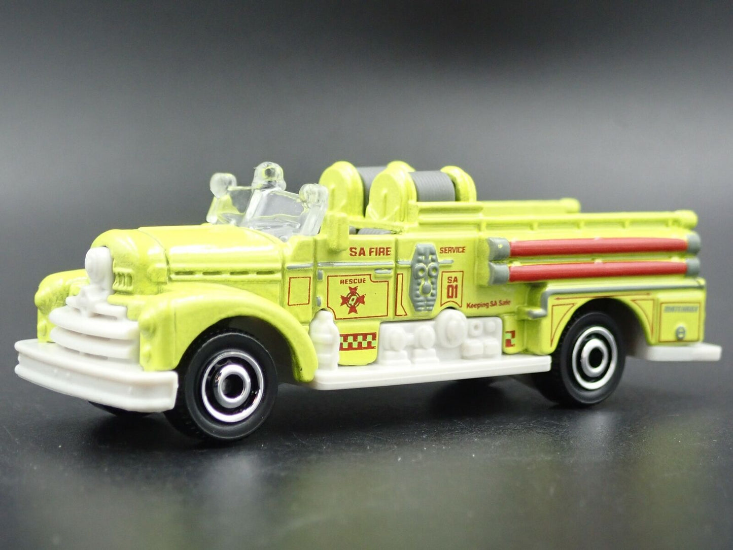SEAGRAVE FIRE ENGINE LIME 1/64 MB SCALE COLLECTIBLE DIORAMA DIECAST MODEL CAR