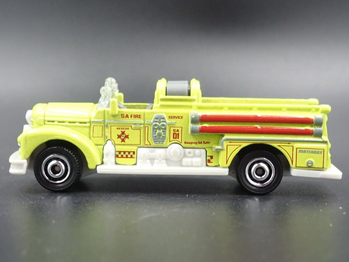 SEAGRAVE FIRE ENGINE LIME 1/64 MB SCALE COLLECTIBLE DIORAMA DIECAST MODEL CAR