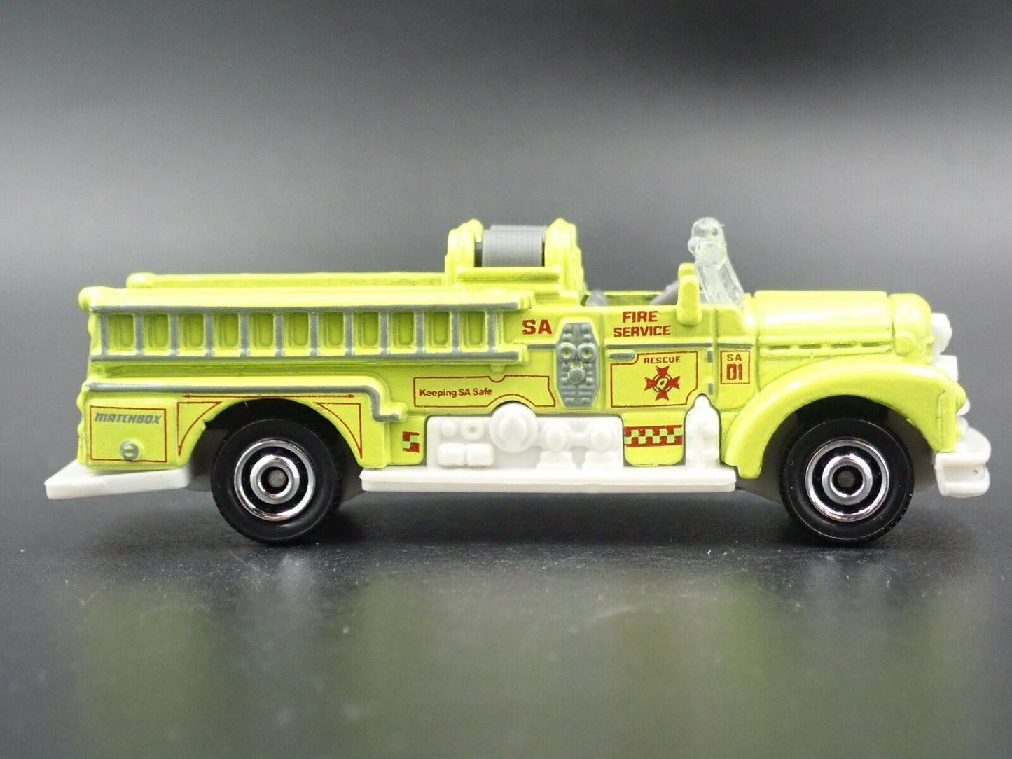 SEAGRAVE FIRE ENGINE LIME 1/64 MB SCALE COLLECTIBLE DIORAMA DIECAST MODEL CAR
