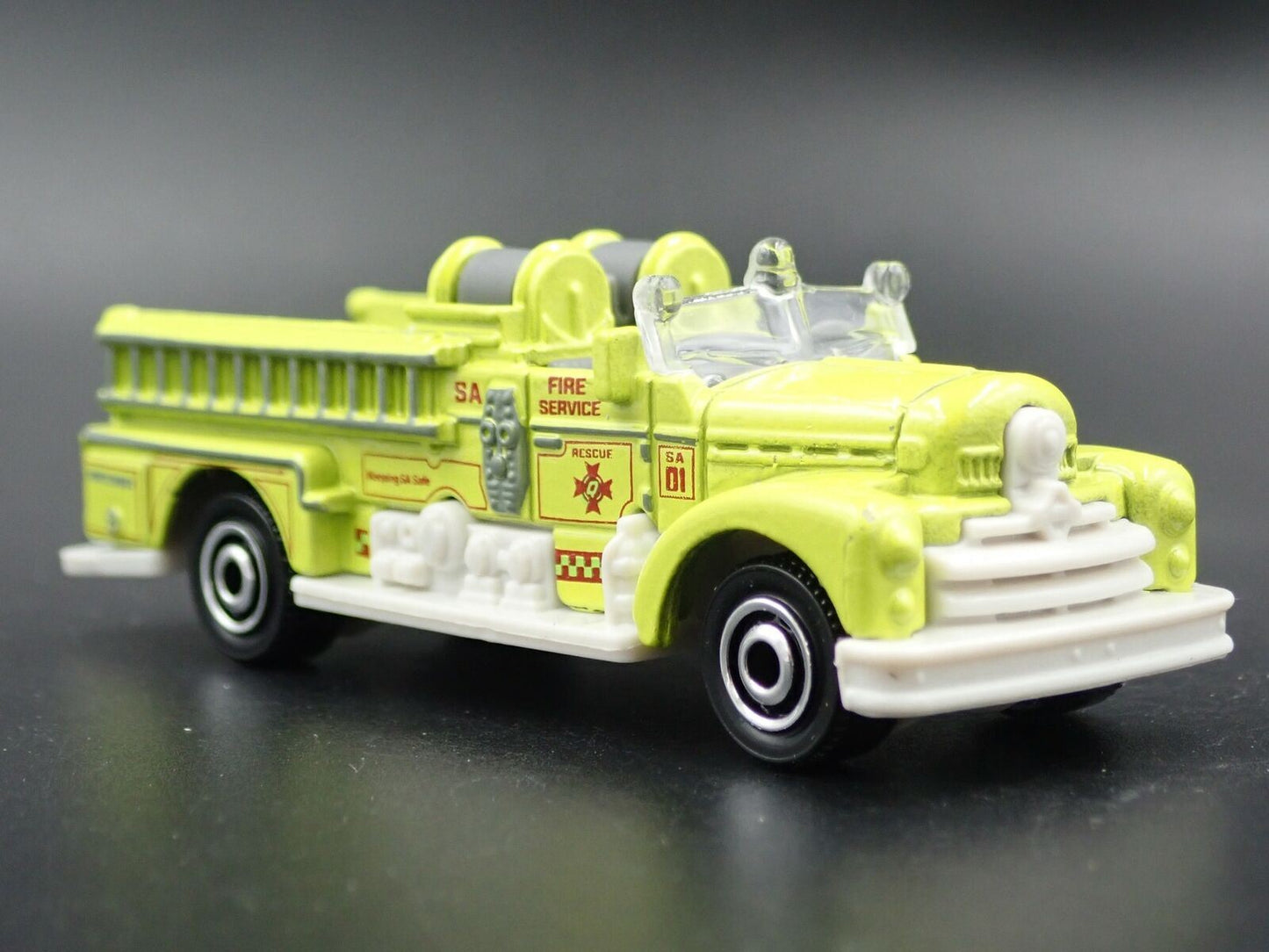 SEAGRAVE FIRE ENGINE LIME 1/64 MB SCALE COLLECTIBLE DIORAMA DIECAST MODEL CAR