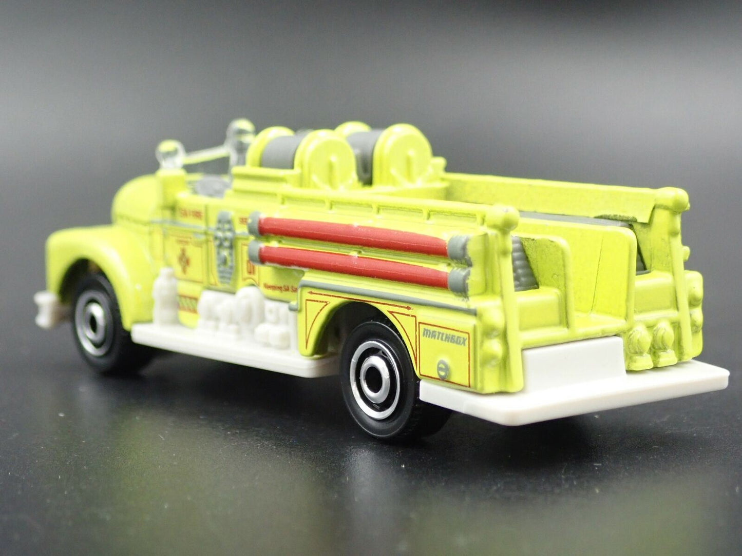 SEAGRAVE FIRE ENGINE LIME 1/64 MB SCALE COLLECTIBLE DIORAMA DIECAST MODEL CAR