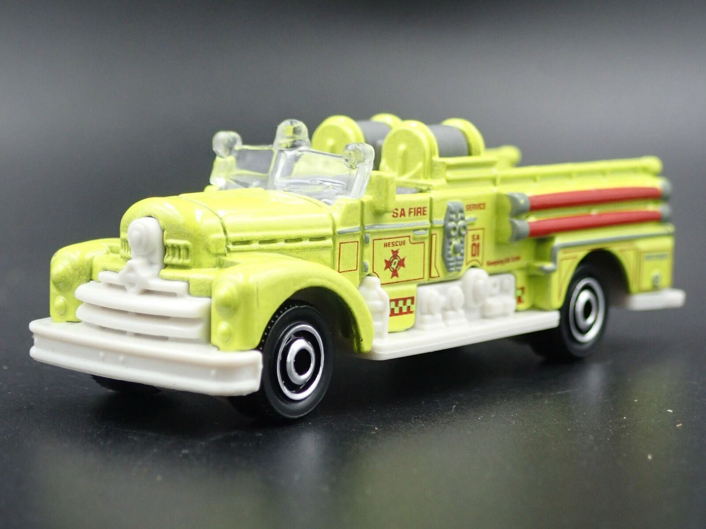 SEAGRAVE FIRE ENGINE LIME 1/64 MB SCALE COLLECTIBLE DIORAMA DIECAST MODEL CAR