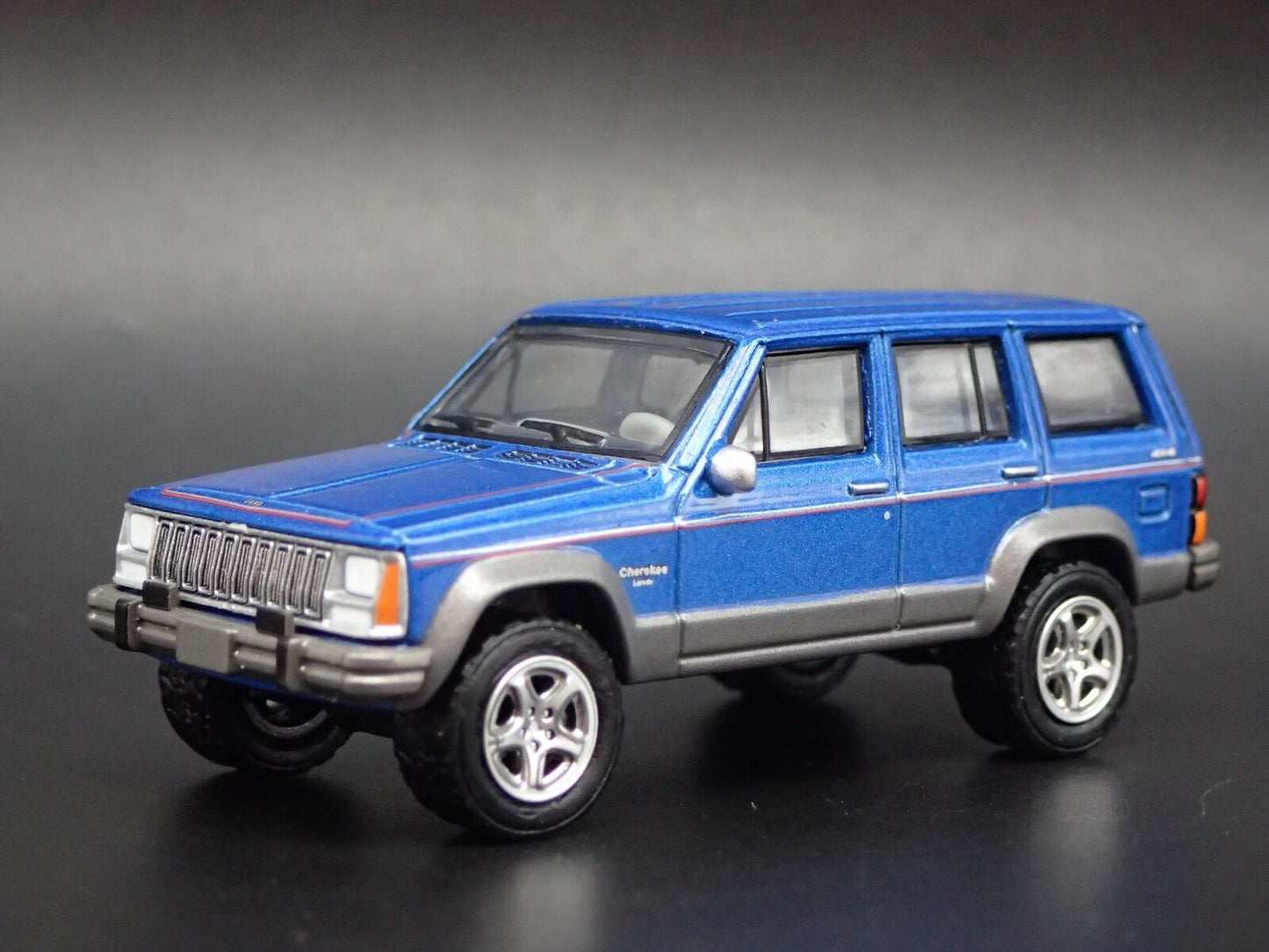 1984-2001 JEEP CHEROKEE LIMITED XJ 4 DOOR 1:64 SCALE DIORAMA DIECAST MODEL CAR