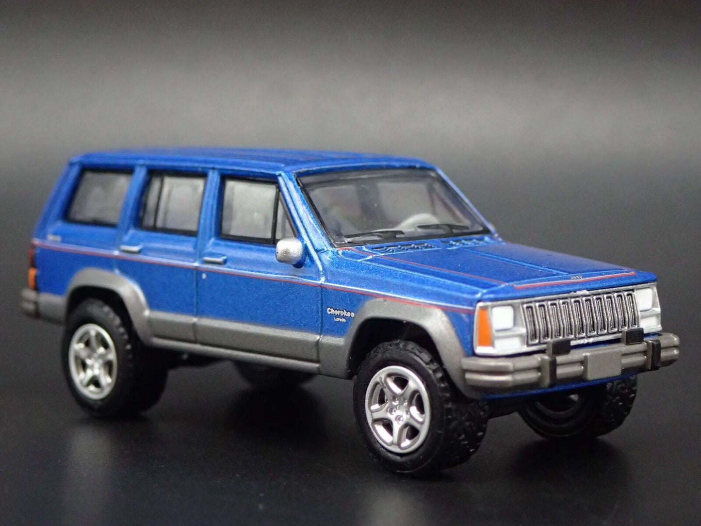 1984-2001 JEEP CHEROKEE LIMITED XJ 4 DOOR 1:64 SCALE DIORAMA DIECAST MODEL CAR