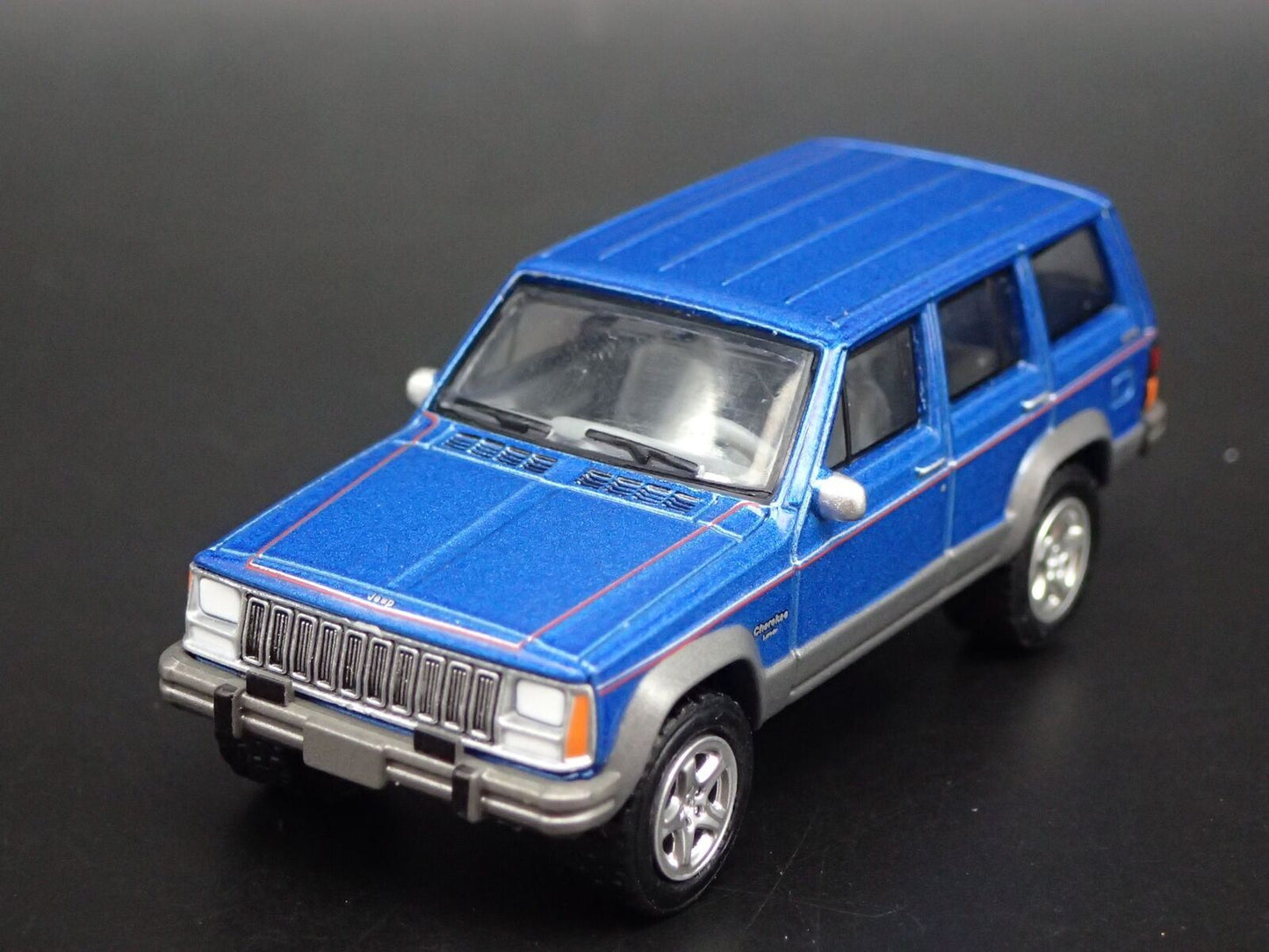 1984-2001 JEEP CHEROKEE LIMITED XJ 4 DOOR 1:64 SCALE DIORAMA DIECAST MODEL CAR