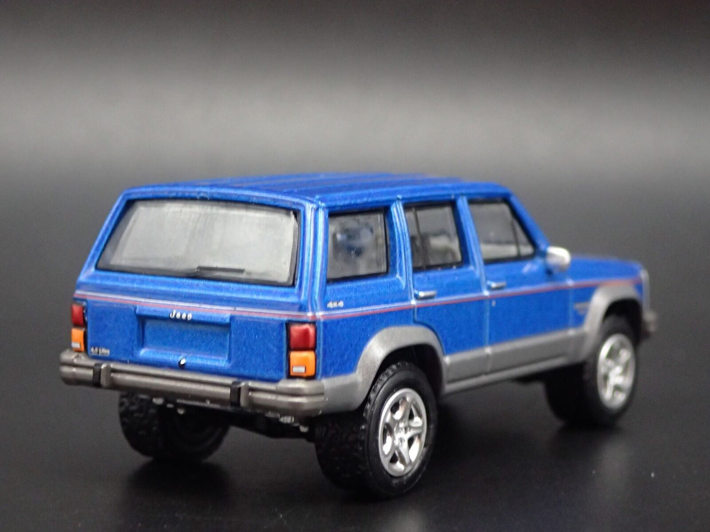 1984-2001 JEEP CHEROKEE LIMITED XJ 4 DOOR 1:64 SCALE DIORAMA DIECAST MODEL CAR