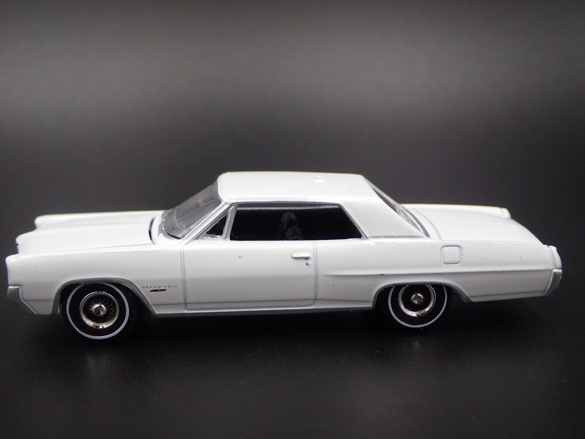 1964 64 PONTIAC GRAND PRIX 1:64 SCALE COLLECTIBLE DIORAMA DIECAST MODEL CAR-Burning Rubber Toy Company