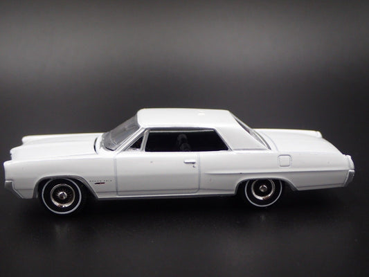 1964 64 PONTIAC GRAND PRIX 1:64 SCALE COLLECTIBLE DIORAMA DIECAST MODEL CAR-Burning Rubber Toy Company