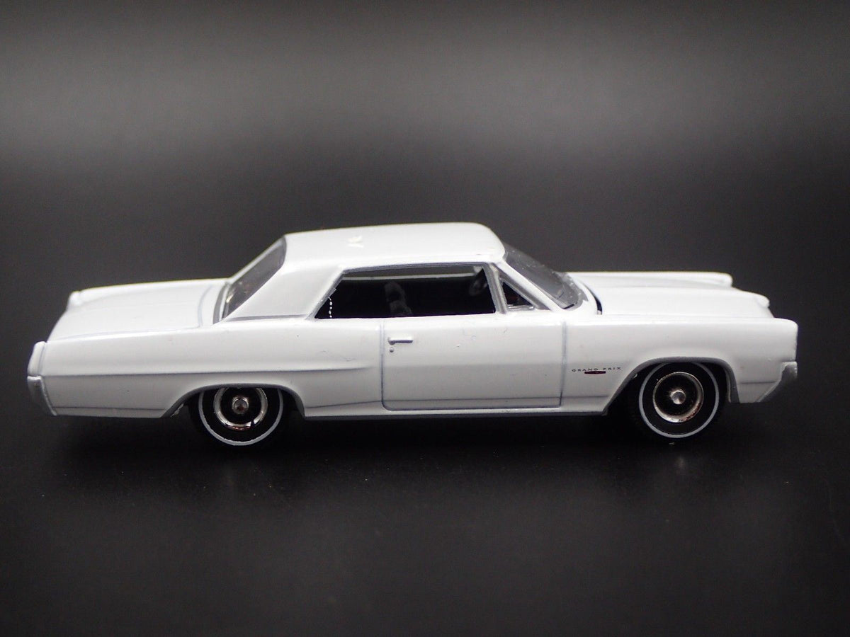 1964 64 PONTIAC GRAND PRIX 1:64 SCALE COLLECTIBLE DIORAMA DIECAST MODEL CAR-Burning Rubber Toy Company