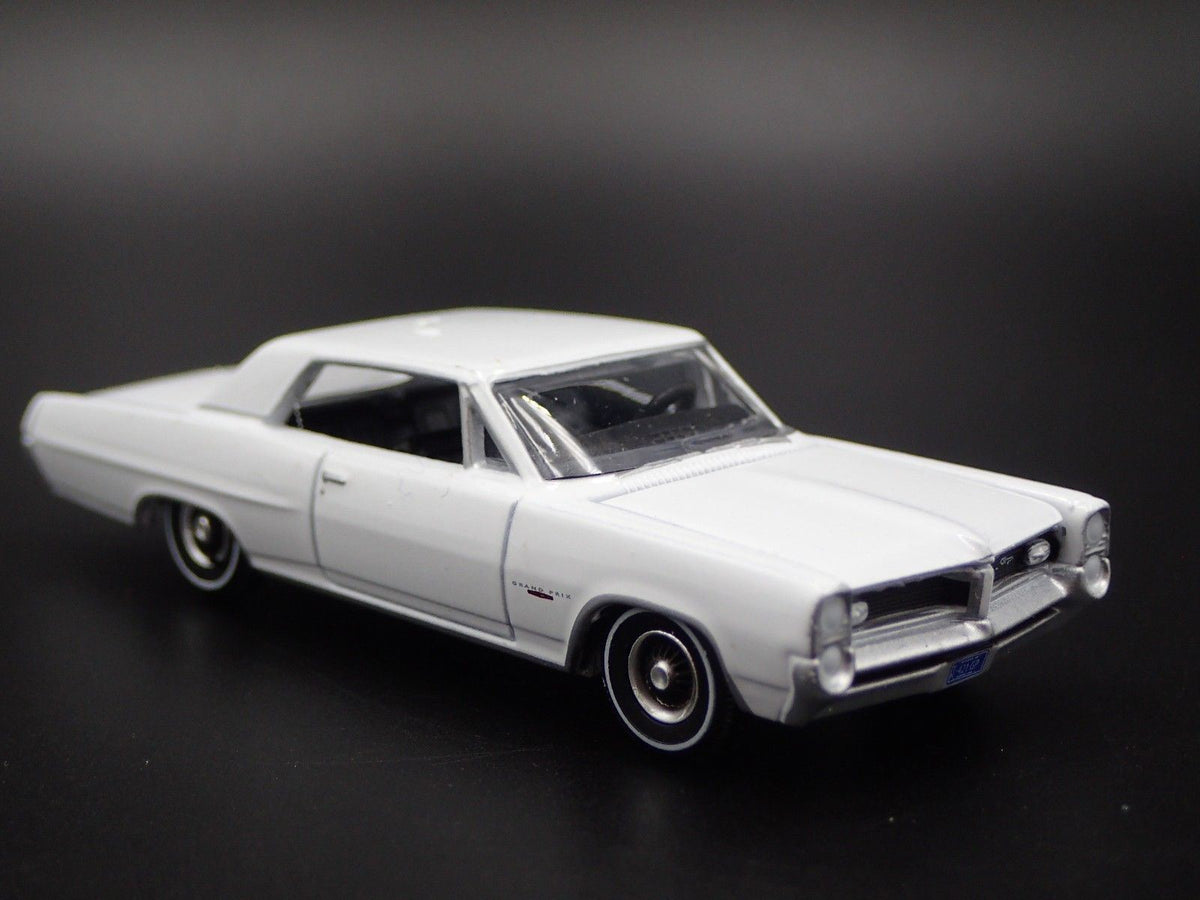 1964 64 PONTIAC GRAND PRIX 1:64 SCALE COLLECTIBLE DIORAMA DIECAST MODEL CAR-Burning Rubber Toy Company