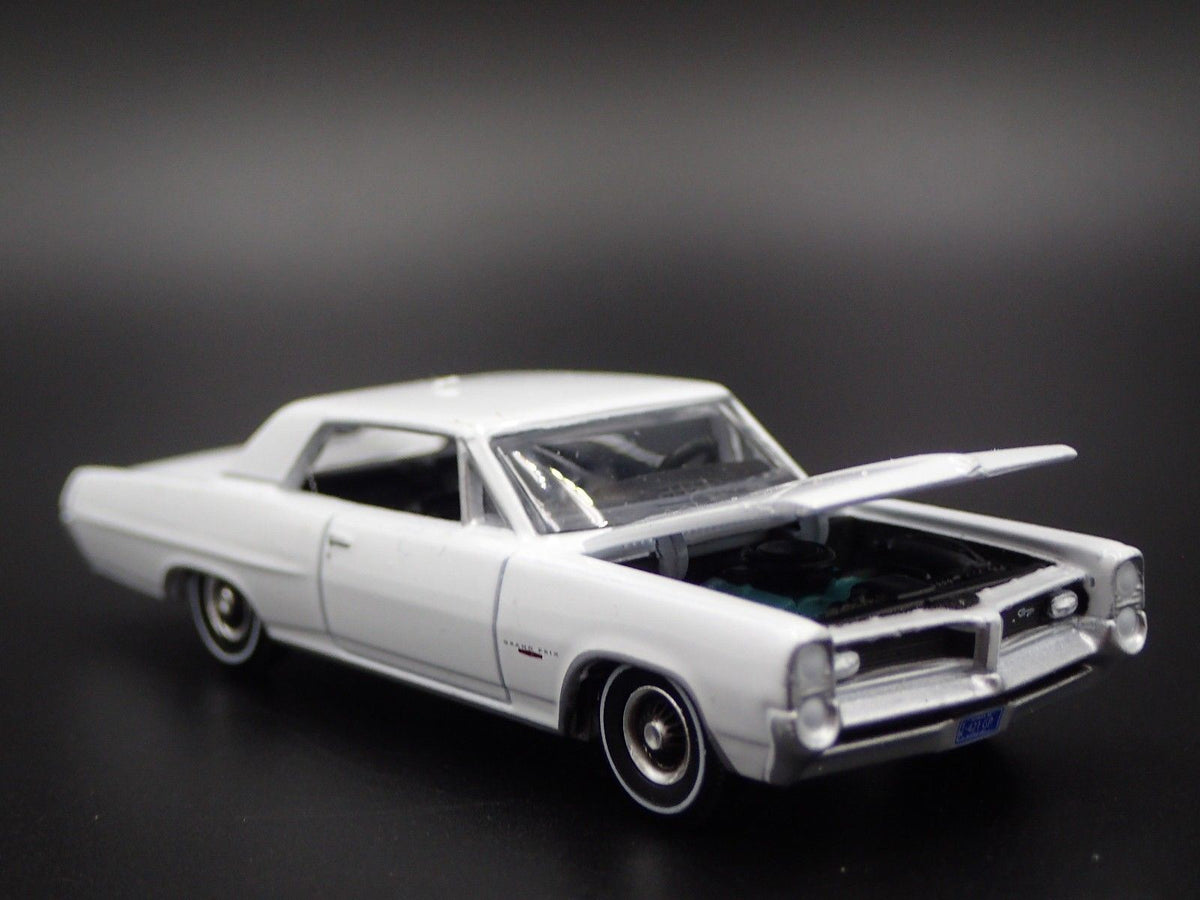 1964 64 PONTIAC GRAND PRIX 1:64 SCALE COLLECTIBLE DIORAMA DIECAST MODEL CAR-Burning Rubber Toy Company