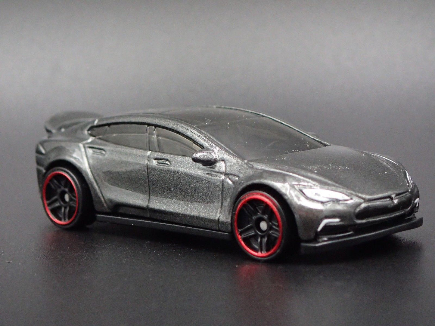 2012-2016 TESLA MODEL S GRAY 1/64 SCALE COLLECTIBLE DIORAMA DIECAST MODEL CAR