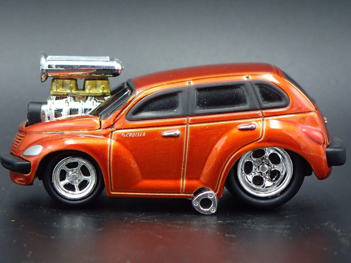 2001-2010 CHRYSLER PT CRUISER w BLOWER ORANGE 1:64 SCALE DIECAST MODEL CAR