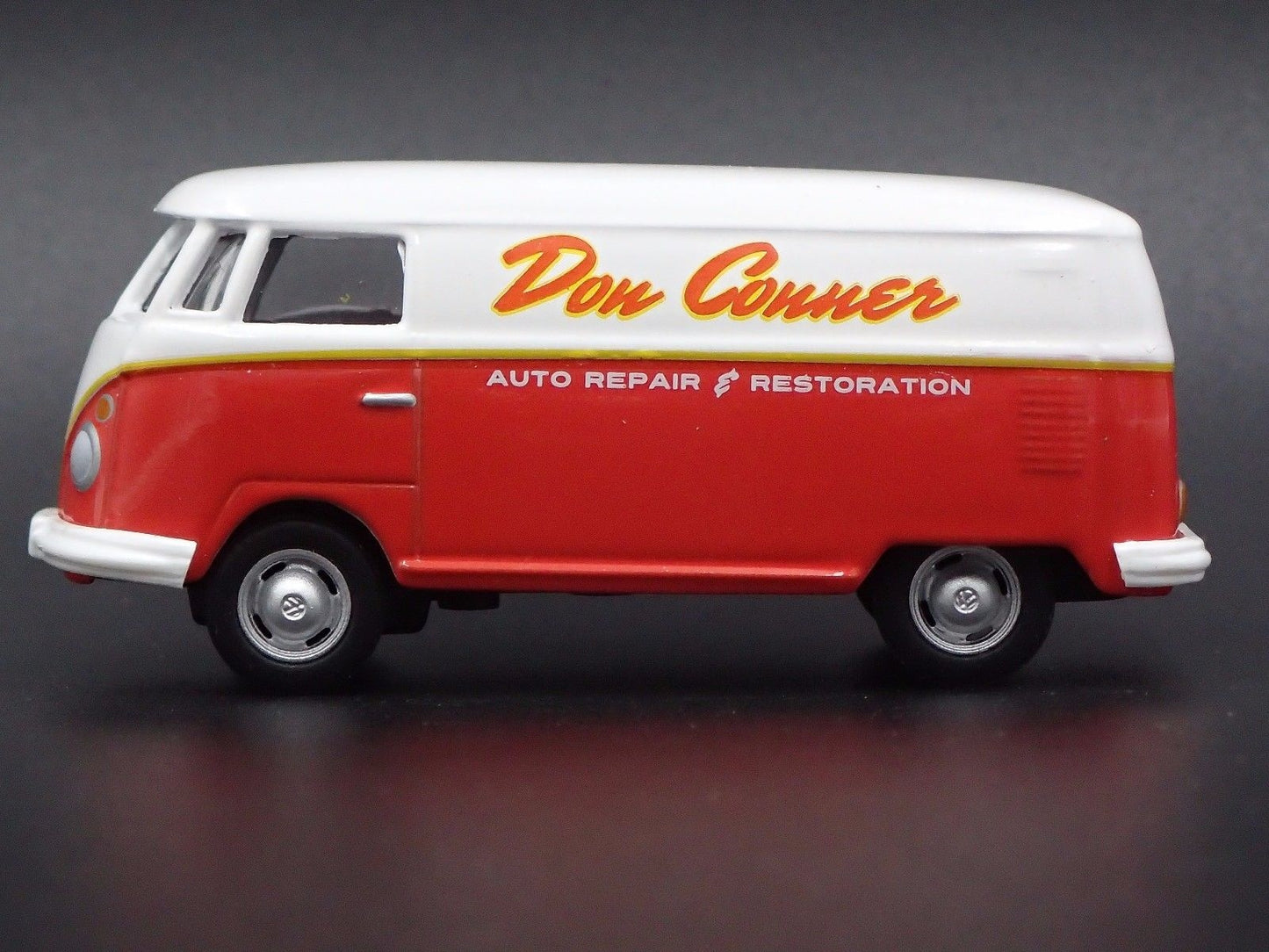 1950-1967 VW VOLKSWAGEN TYPE 2 T1 PANEL VAN 1:64 SCALE DIORAMA DIECAST MODEL CAR