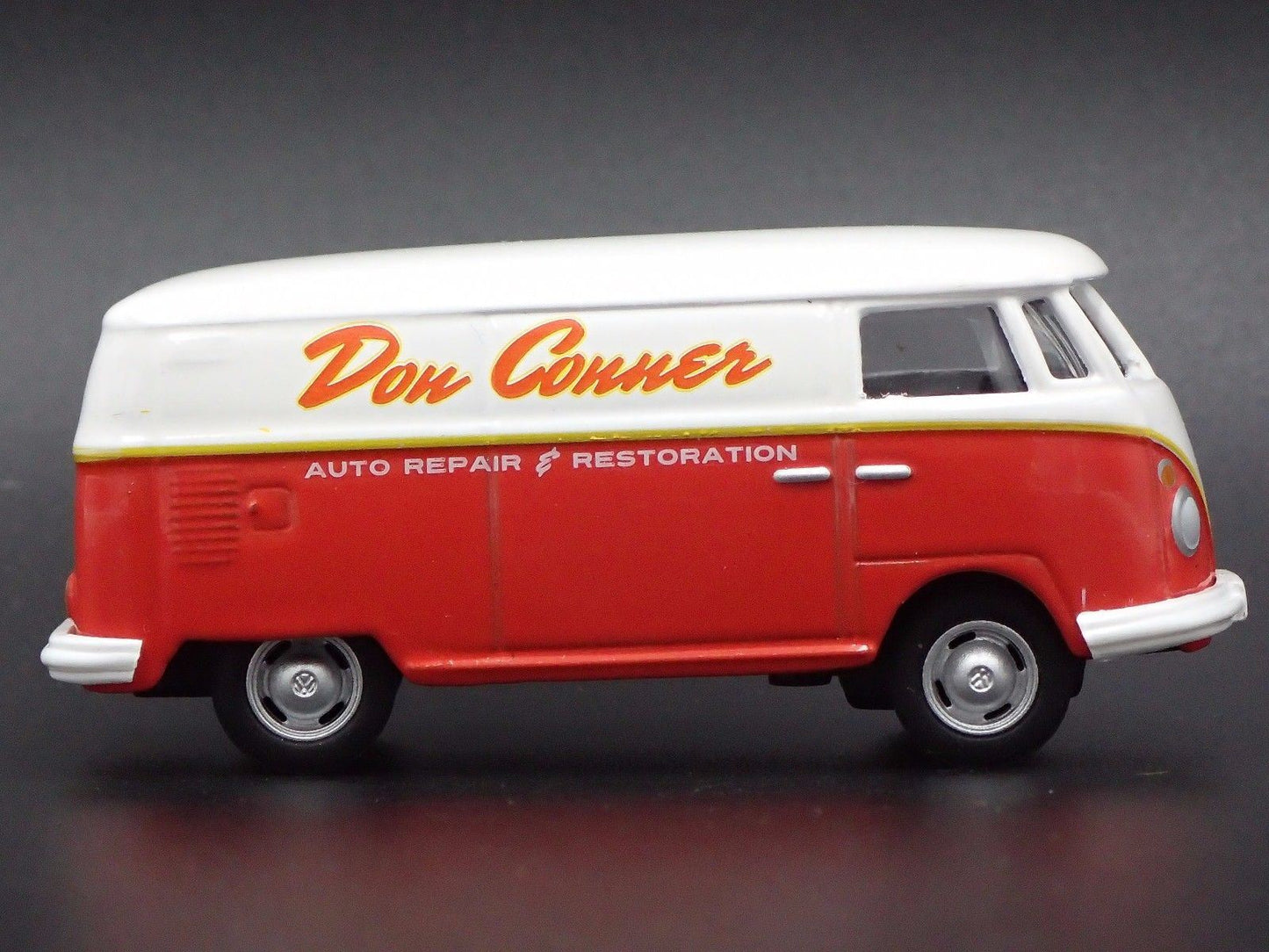 1950-1967 VW VOLKSWAGEN TYPE 2 T1 PANEL VAN 1:64 SCALE DIORAMA DIECAST MODEL CAR
