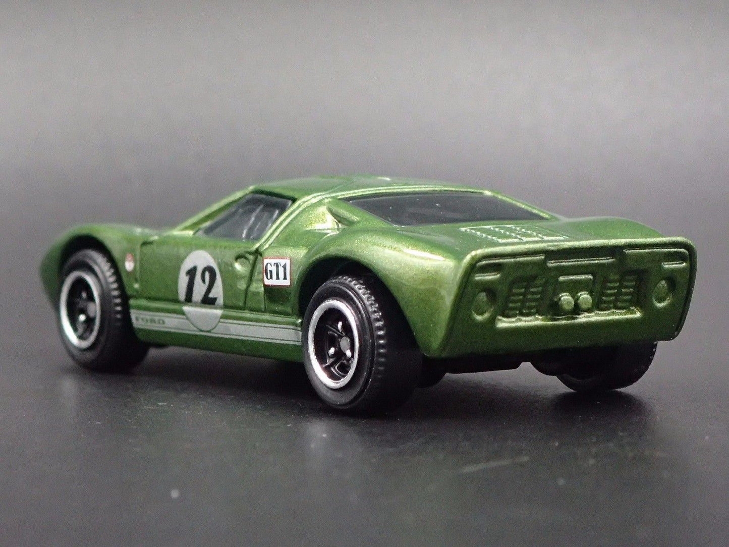 1965 FORD GT40 GREEN 1:64 SCALE LIMITED COLLECTIBLE DIORAMA DIECAST MODEL CAR
