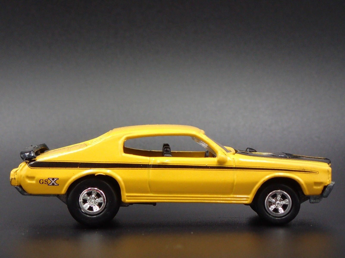 1970 70 BUICK GSX YELLOW 1/64 SCALE COLLECTIBLE DIORAMA DIECAST MODEL CAR