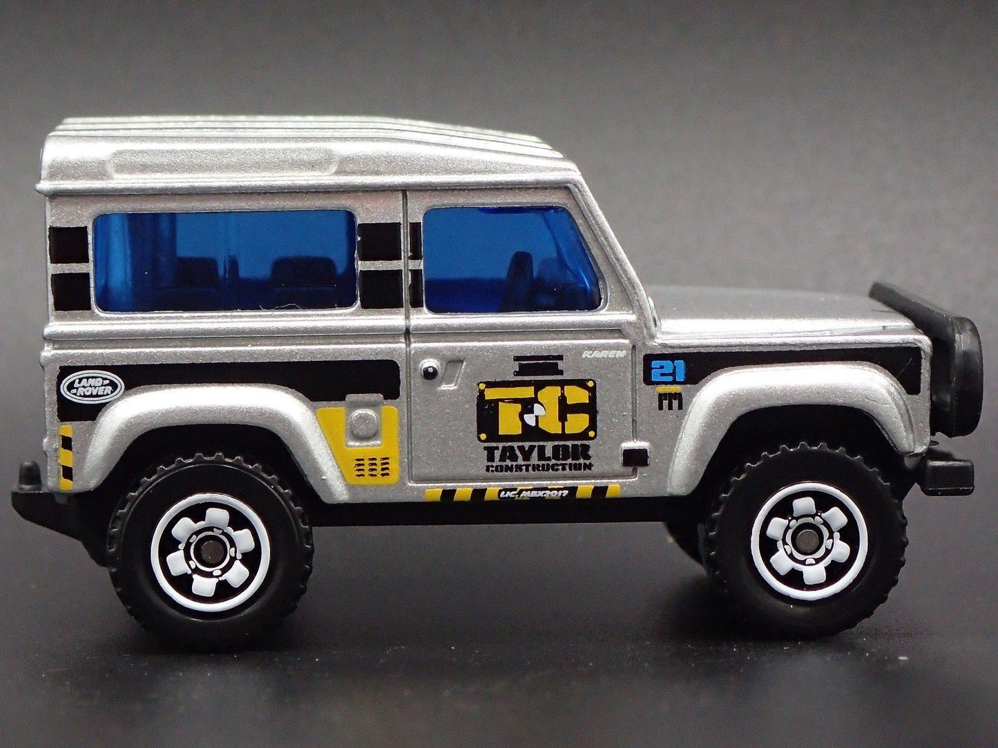 1984-1990 LAND ROVER 90 TAYLOR CONSTRUCTION 1/64 SCALE DIORAMA DIECAST MODEL CAR