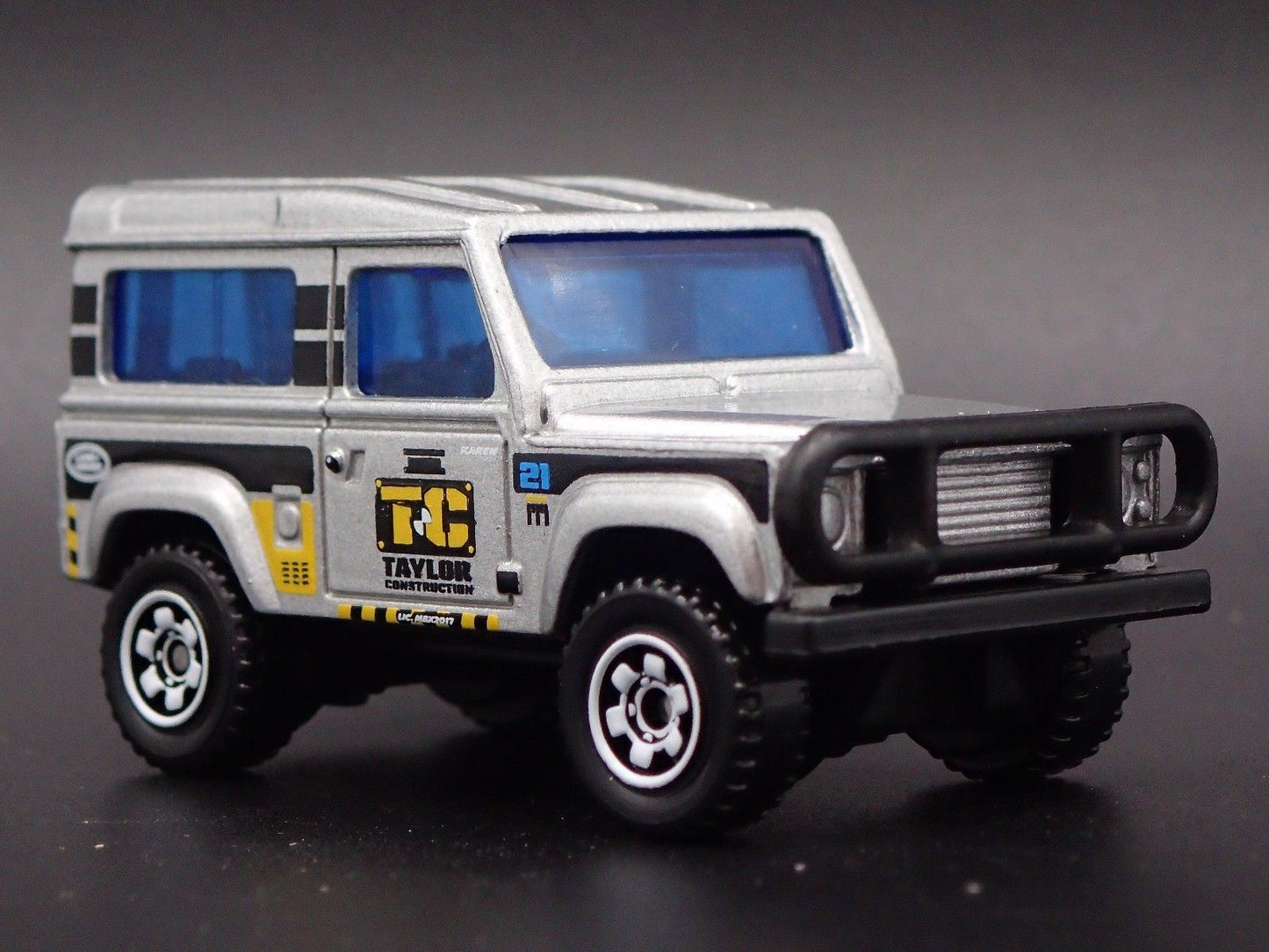 1984-1990 LAND ROVER 90 TAYLOR CONSTRUCTION 1/64 SCALE DIORAMA DIECAST MODEL CAR