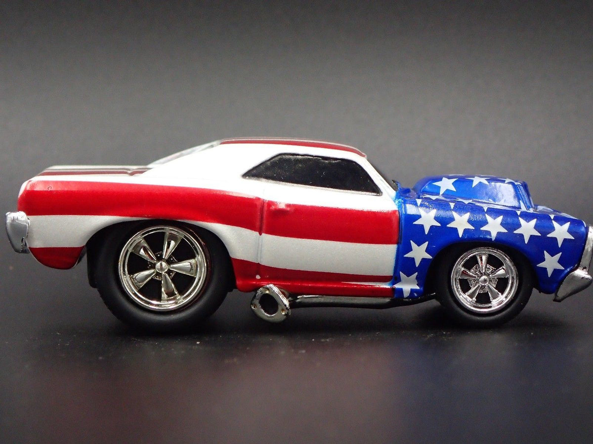 1966 66 PONTIAC GTO USA FLAG 1:64 SCALE COLLECTIBLE DIORAMA DIECAST MODEL CAR