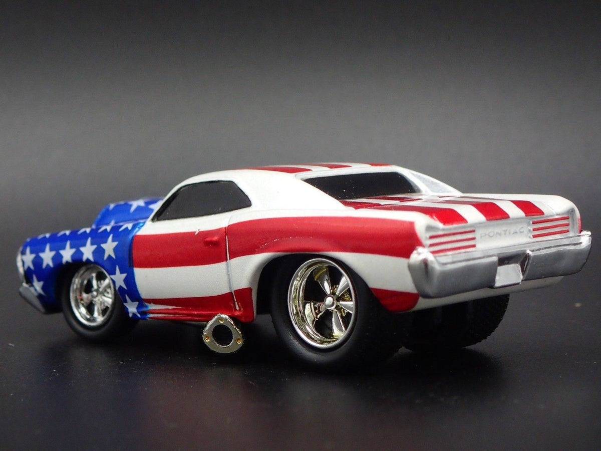 1966 66 PONTIAC GTO USA FLAG 1:64 SCALE COLLECTIBLE DIORAMA DIECAST MODEL CAR-Burning Rubber Toy Company