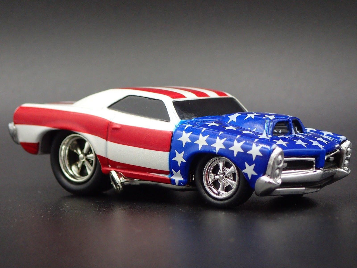 1966 66 PONTIAC GTO USA FLAG 1:64 SCALE COLLECTIBLE DIORAMA DIECAST MODEL CAR-Burning Rubber Toy Company