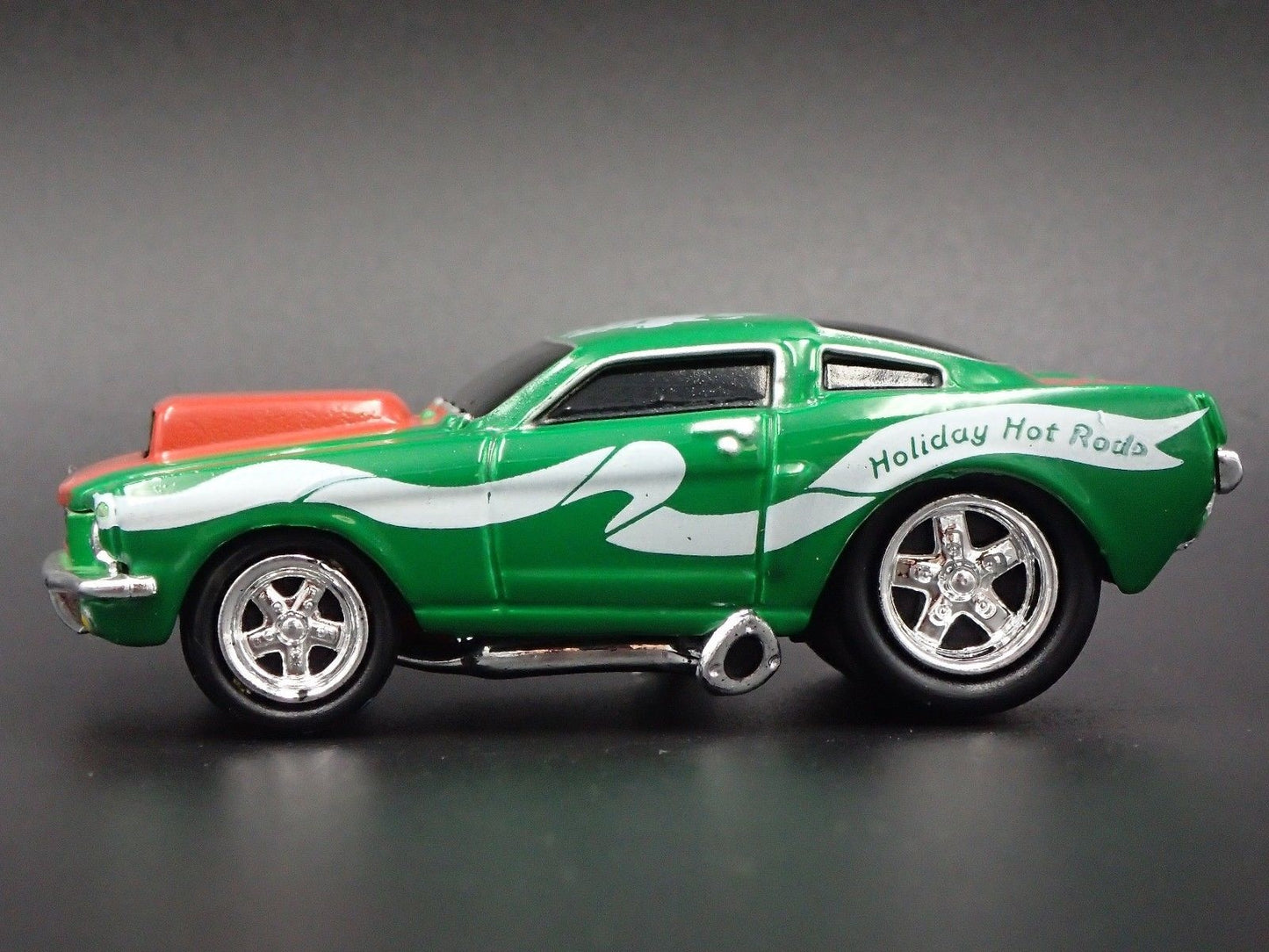 1966 66 FORD MUSTANG FASTBACK  1:64 SCALE COLLECTIBLE DIORAMA DIECAST MODEL CAR