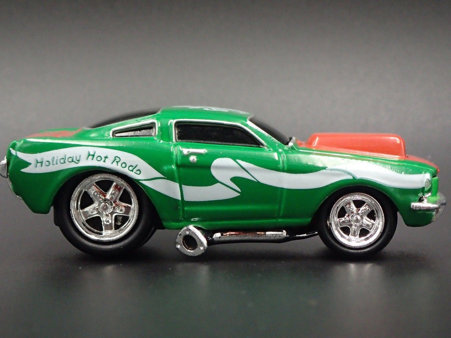 1966 66 FORD MUSTANG FASTBACK  1:64 SCALE COLLECTIBLE DIORAMA DIECAST MODEL CAR