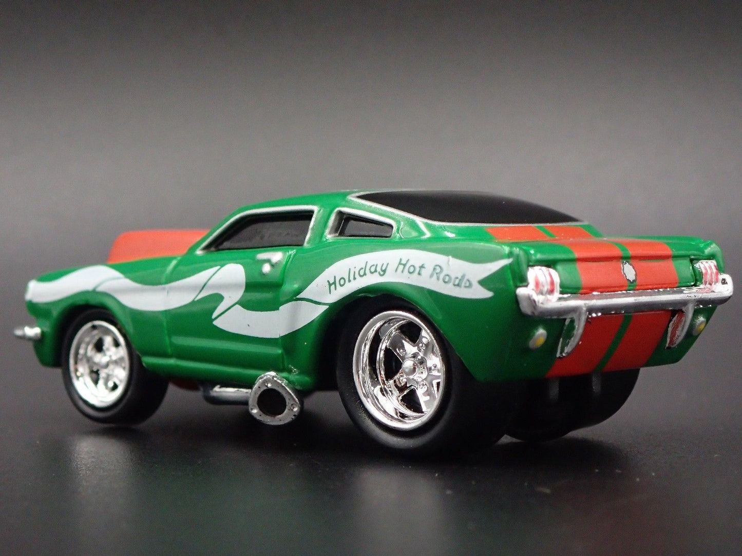 1966 66 FORD MUSTANG FASTBACK  1:64 SCALE COLLECTIBLE DIORAMA DIECAST MODEL CAR