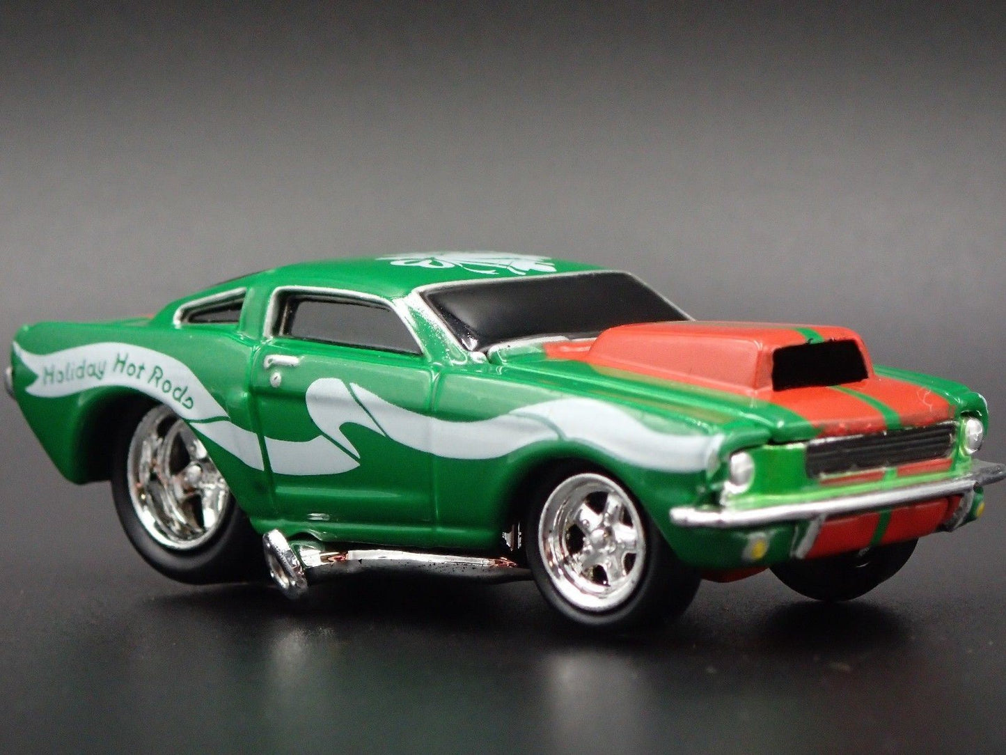 1966 66 FORD MUSTANG FASTBACK  1:64 SCALE COLLECTIBLE DIORAMA DIECAST MODEL CAR