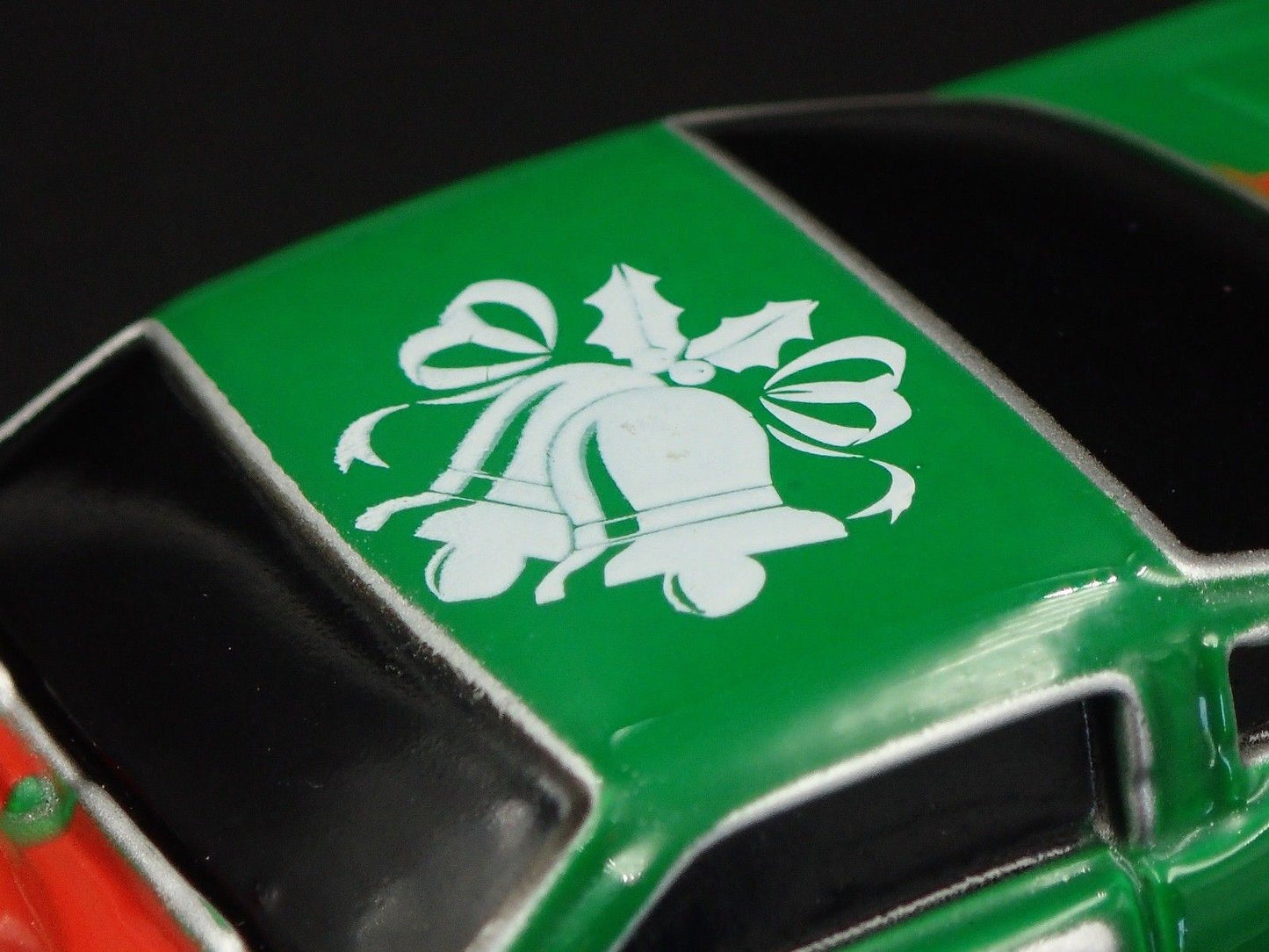 1966 66 FORD MUSTANG FASTBACK  1:64 SCALE COLLECTIBLE DIORAMA DIECAST MODEL CAR