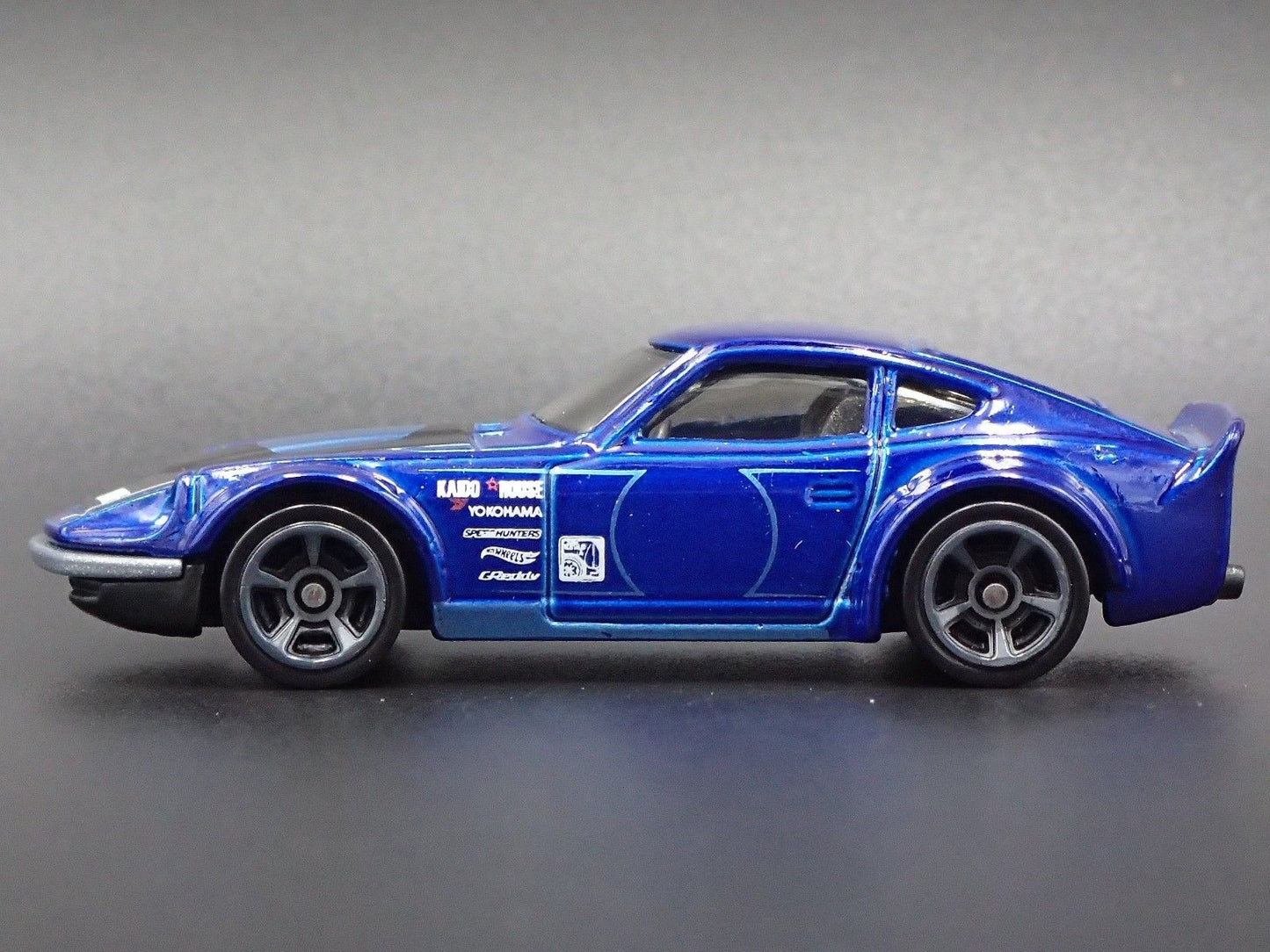 1970-1973 NISSAN FAIRLADY Z 240Z NEED FOR SPEED 1/64 SCALE DIECAST MODEL CAR
